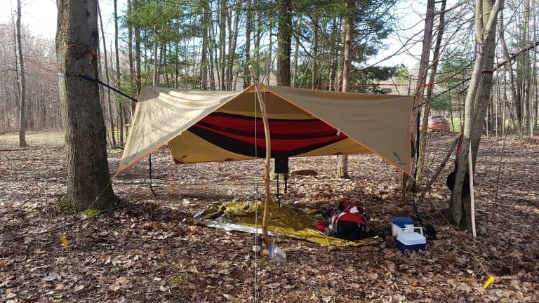 Trois noeuds de tendeur idéaux pour attacher une toile