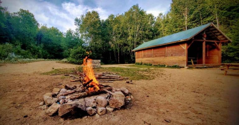 Comment faire un feu de camp sécuritaire et efficace